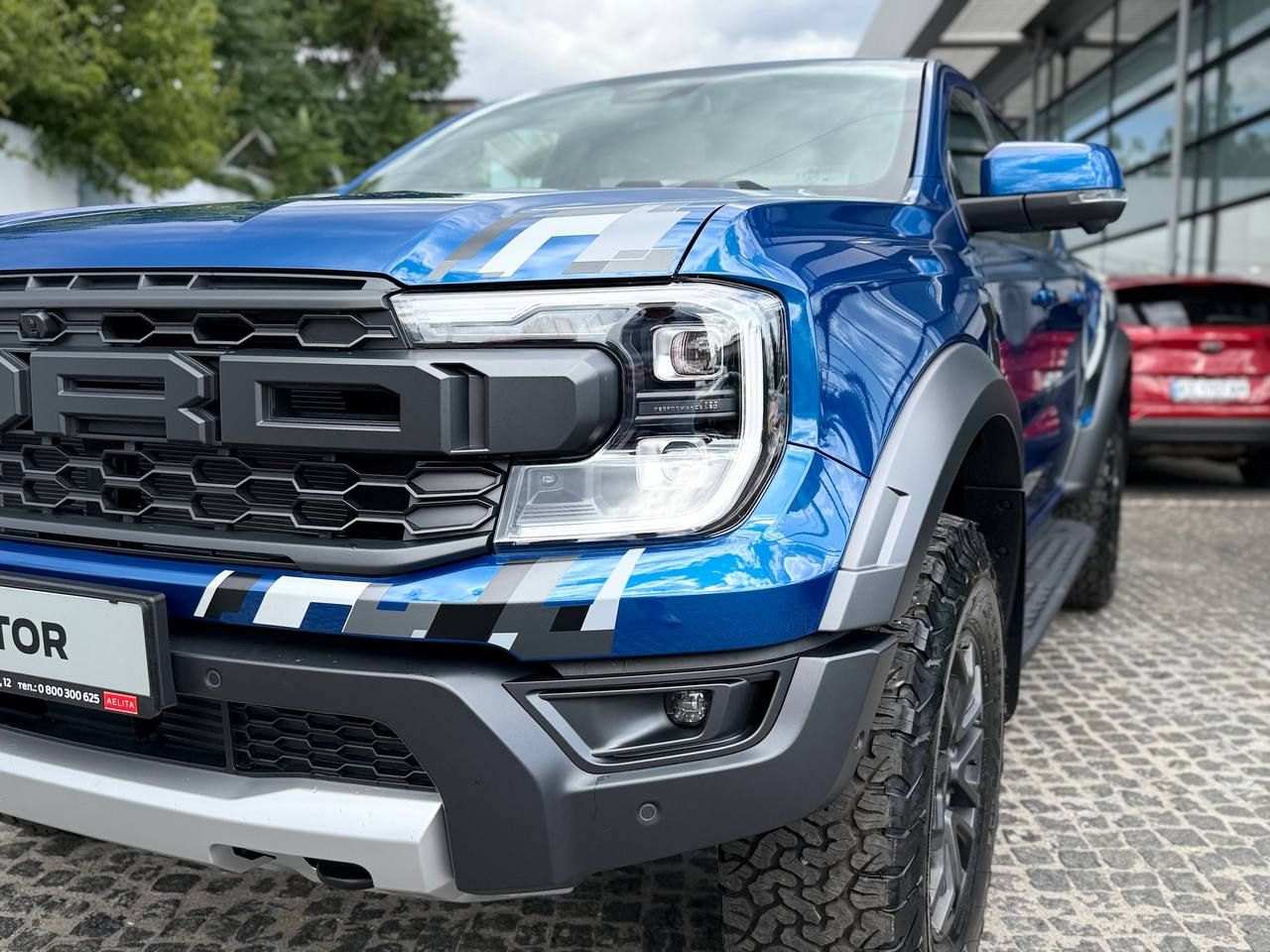 photo_5413516096188839953_y