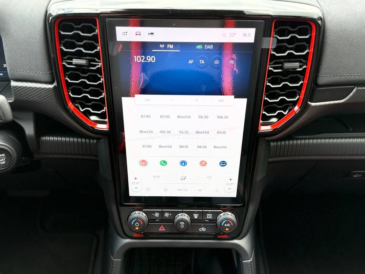 photo_5413848646916638099_y