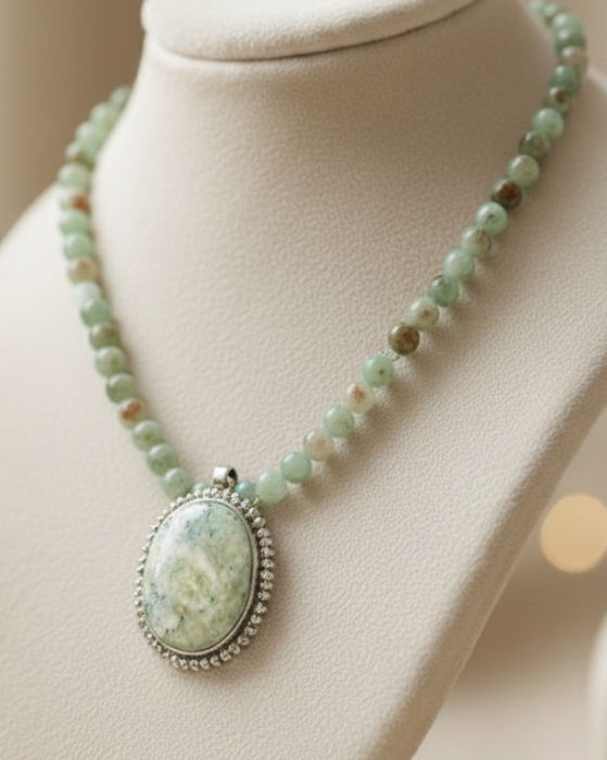 Green Agate with silver pendant with beads