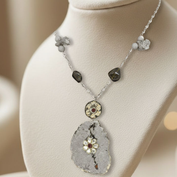 Geodes Pendant with kundan