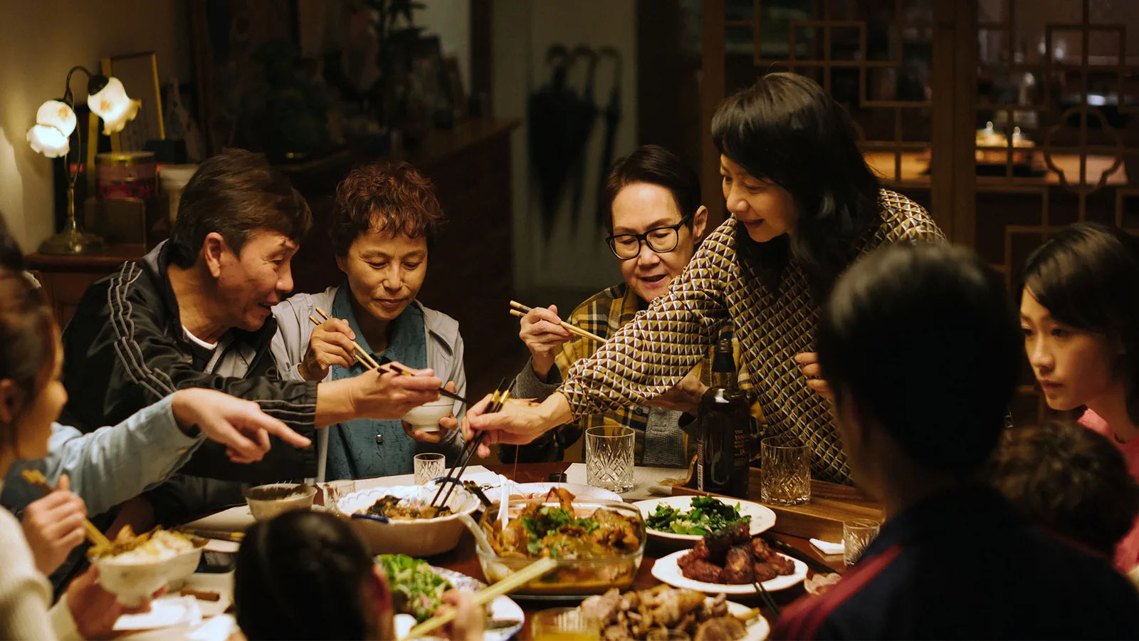 Escena de la película All Shall Be Well (Ray Yeung, 2024)