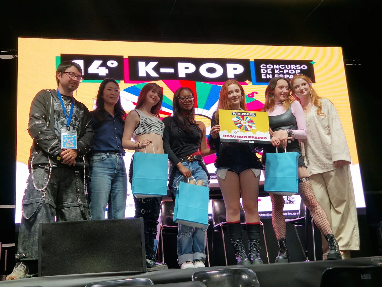 14o Concurso de k-pop en España, segundo premio, (@nicovellic, @aina_vivss, @beat_btb y @lu.09.cy)