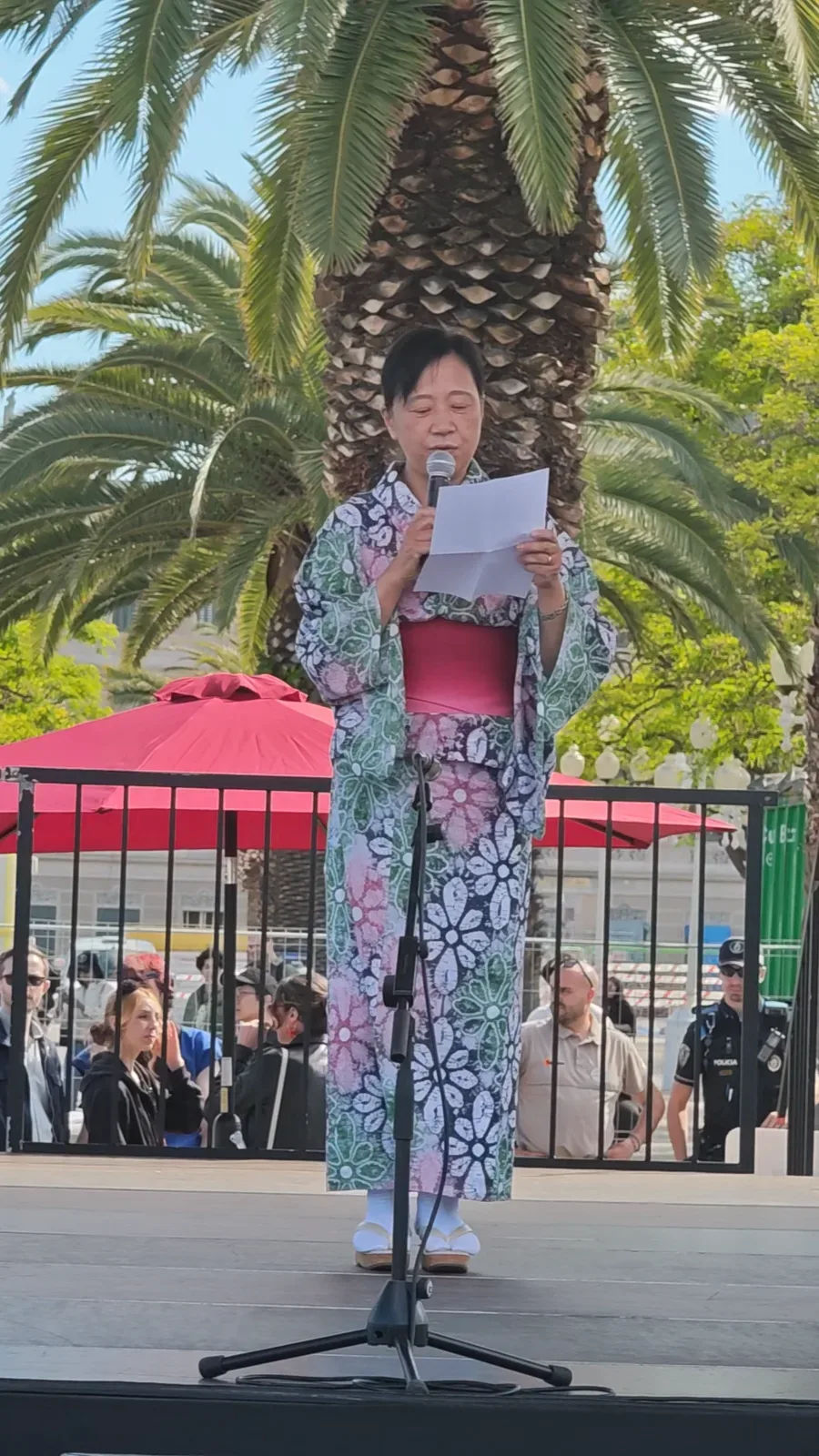 Discurso de inaguración por el consulado general de japón y ajuntament de barcelona