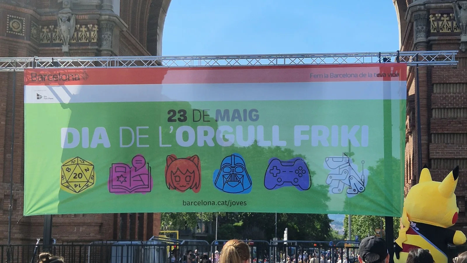 Vista general del cartel del escenario principal en Arc de Triomf