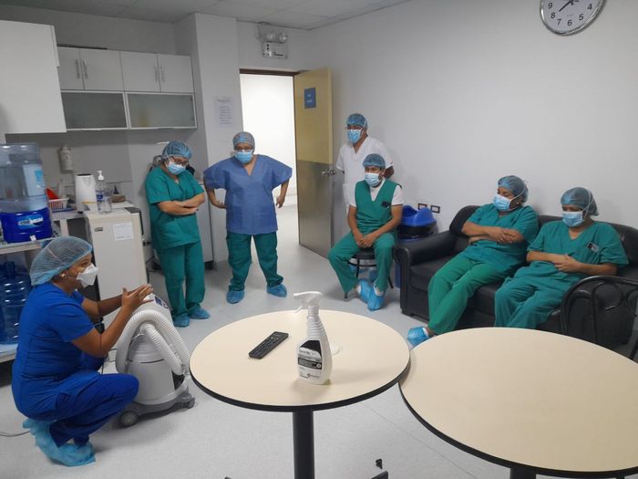 Sala de Operaciones del Instituto Nacional de Enfermedades Neoplásicas (INEN) - Reunión con Licenciadas del Centro Quirúrgico - Capacitación en el manejo de los equipos y mantas Bair Hugger.