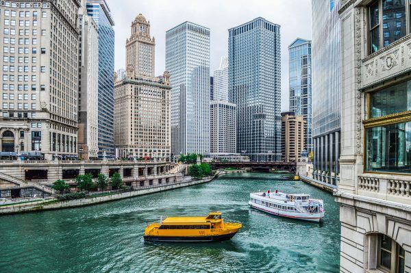 USA---Chicago-river---508947398