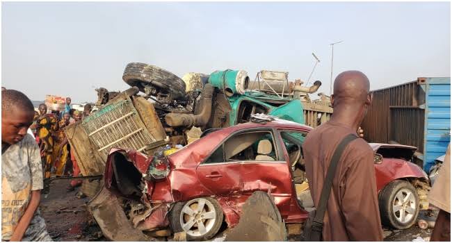 A major accident on Kara Bridge along the Lagos-Ibadan Expressway stranded thousands on Friday morning