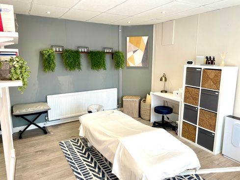 Beauty Room to rent in Ealing, West London - in London, England