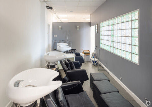 Beauty Salon - UK Therapy Room - Photo Album By Salon, chairs, therapy  room, nail bar available for rent