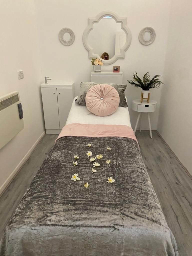 Treatment Room and Nail Chair to rent Chatham in Chatham, Medway