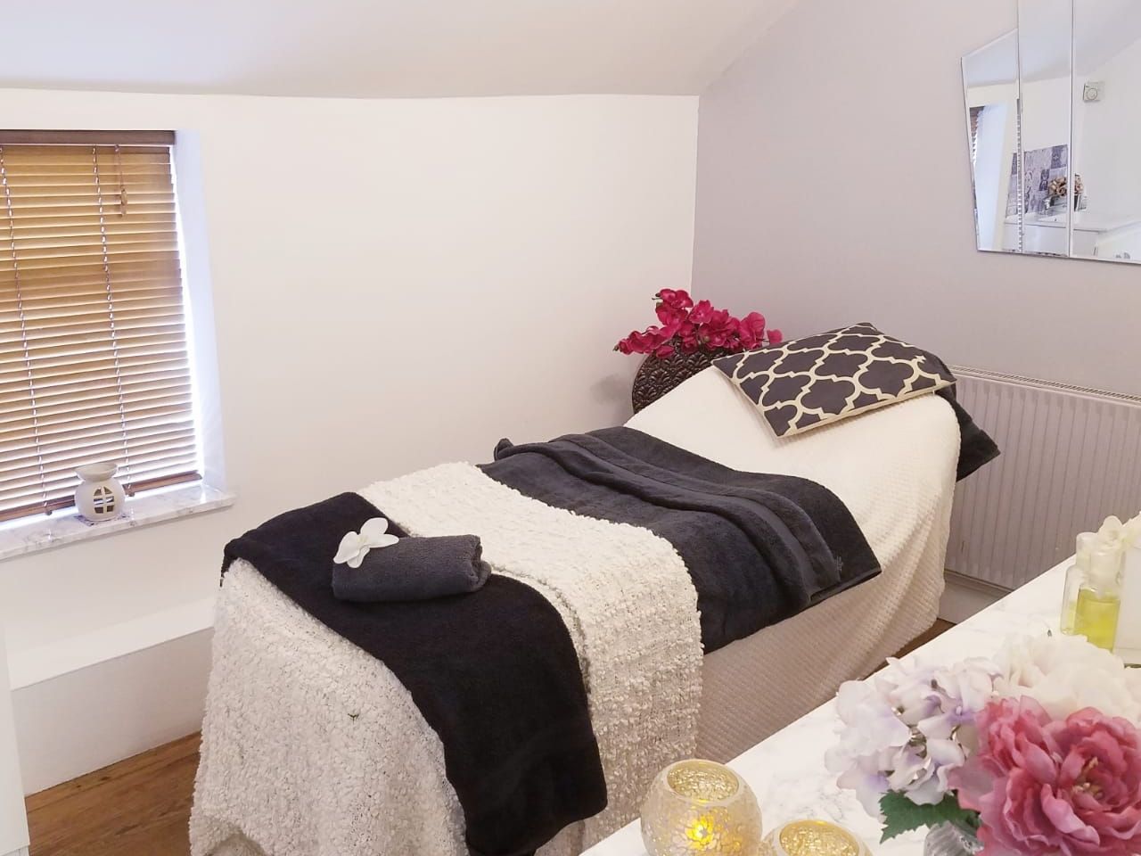 Beauty/Therapy room plus optional nail station for rent in York