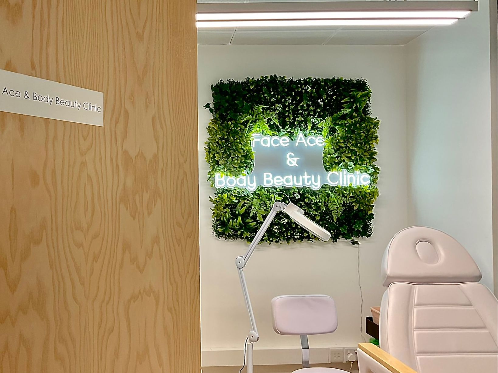 MODERN, CLEAN AND INTERACTIVE BEAUTY/AESTHETICIAN THERAPY ROOM PRIME