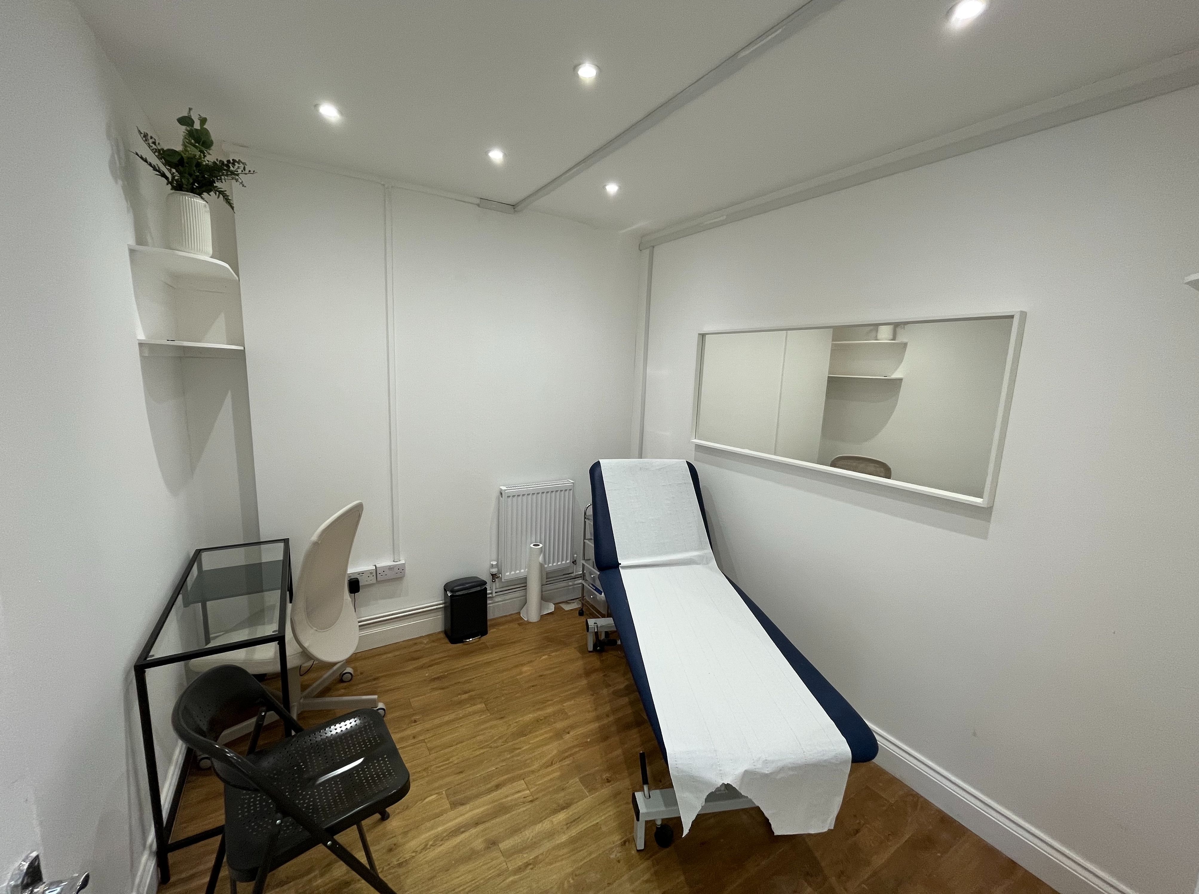 Great high street therapy room available in Chatterton Village Bromley