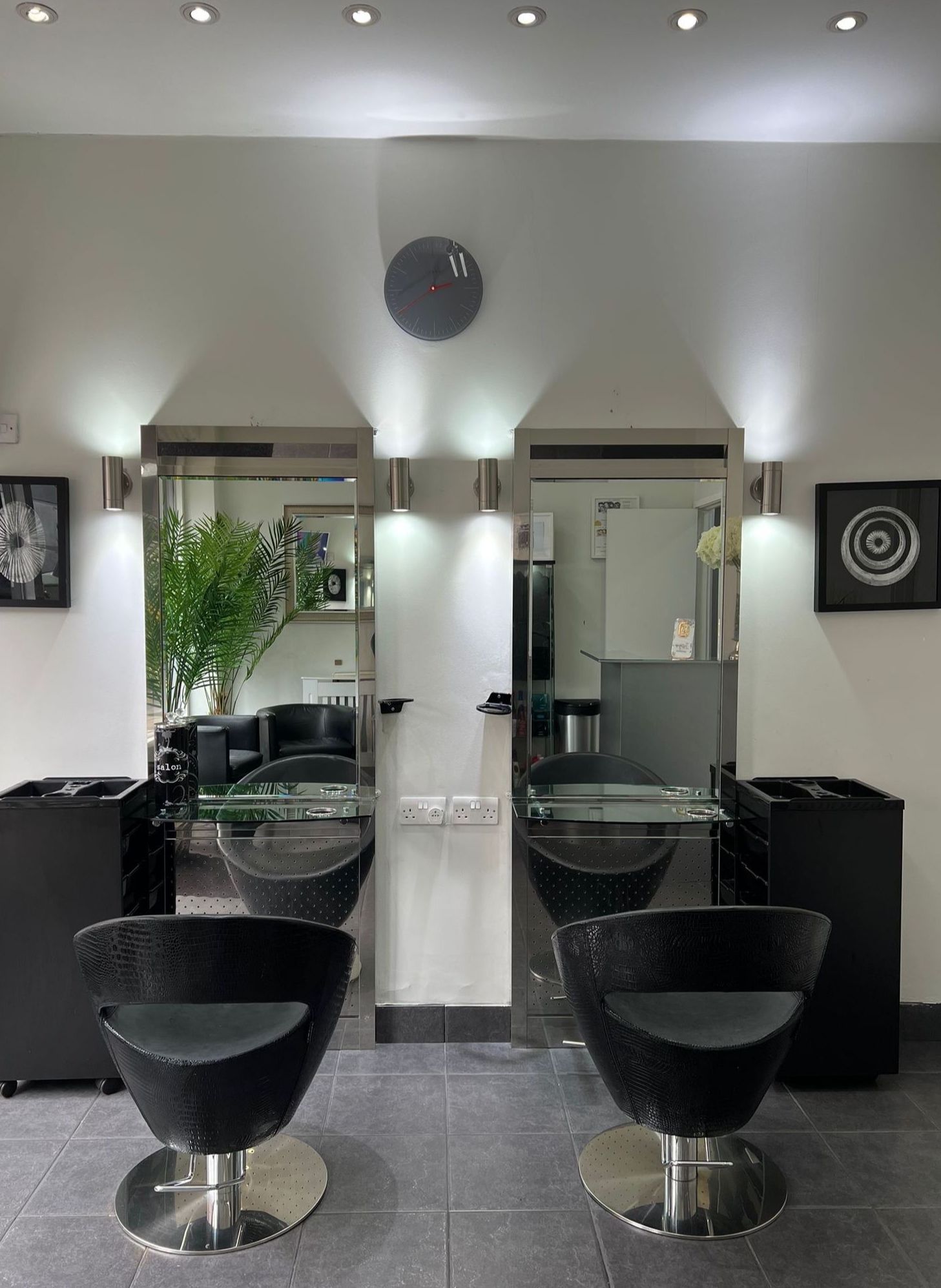 SALON CHAIR TO RENT WILLESDEN GREEN in London, England United Kingdom