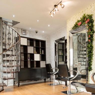 Hairdressing salon available to rent