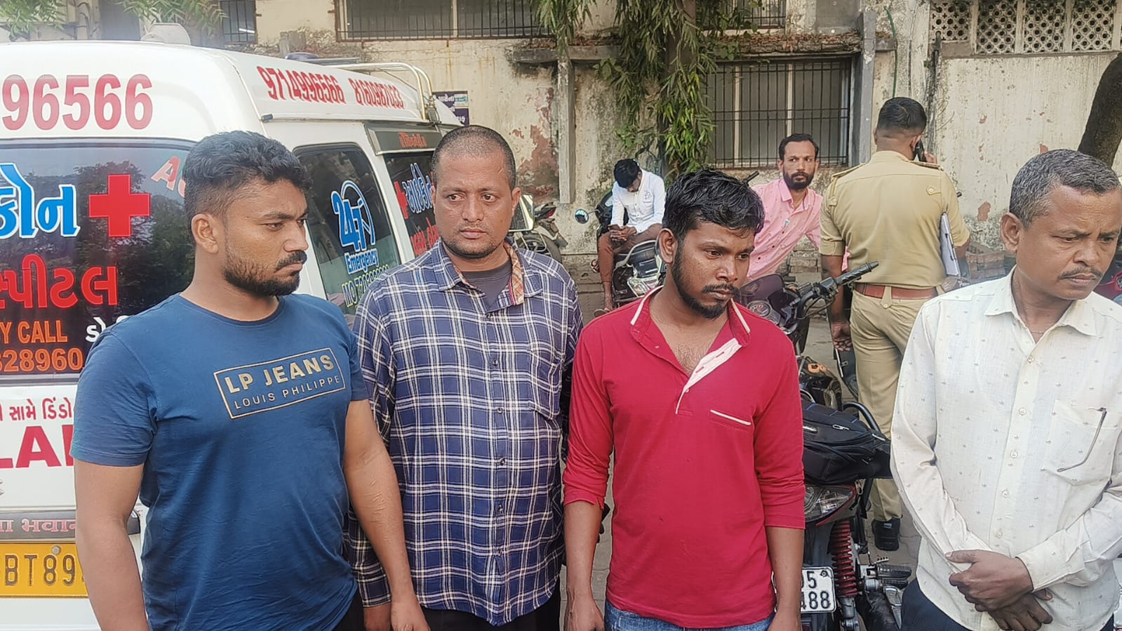 બમરોલીમાં સીટી બસે બાઈક સવાર પિતા - પુત્ર સર્જાયોનો અકસ્માત 2 WhatsApp%20Image%202024 01 13%20at%2009.51.57 e3261ca9