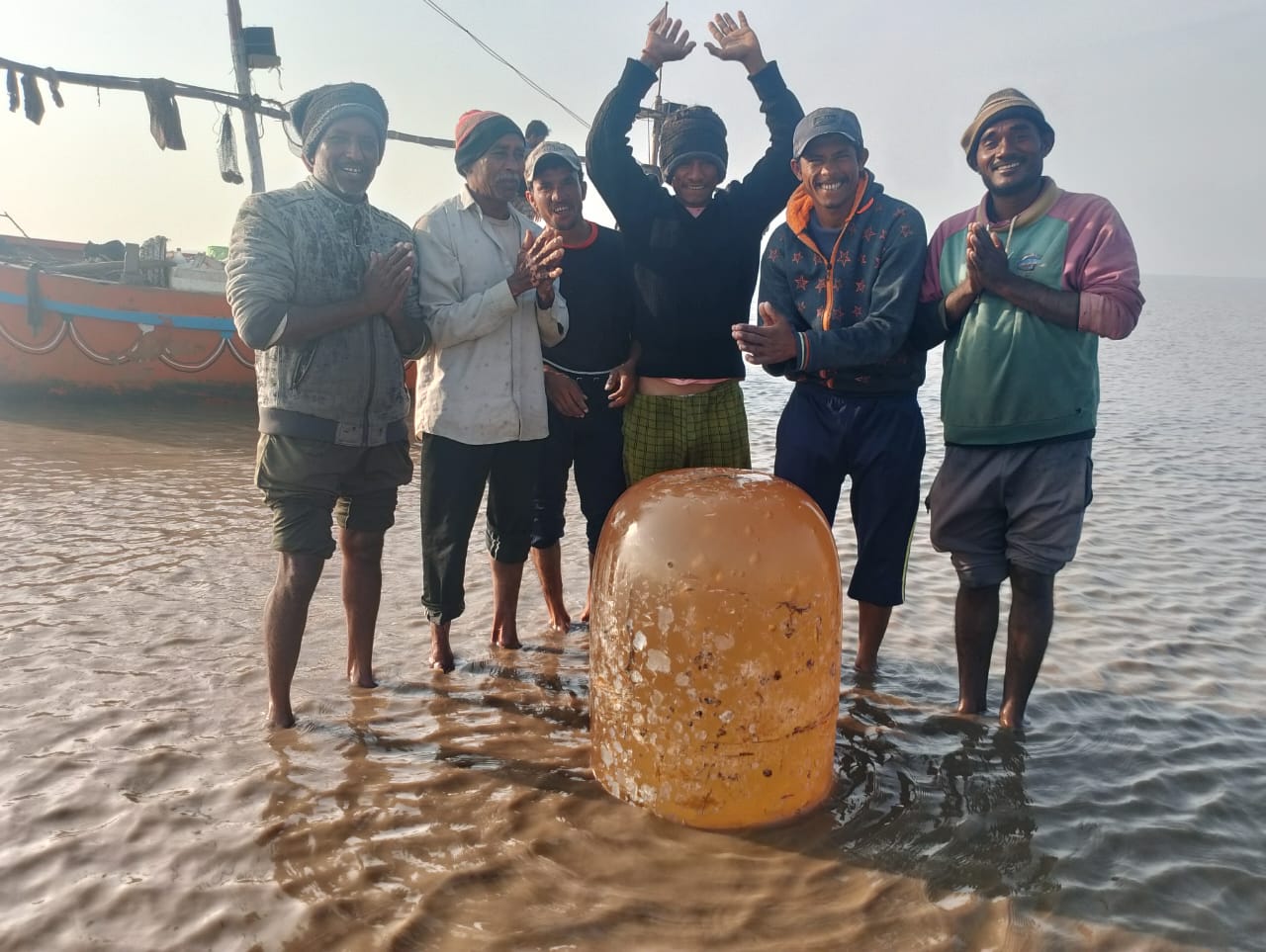 જંબુસરના કાવી ગામે દરિયામાંથી એક કિવીન્ટલ વજનવાળું શિવલિંગ મળ્યું