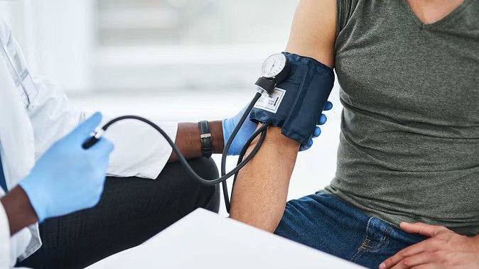High Blood Pressure: શું તમારું પણ વારે ઘડીએ વધી જાય છે હાઈબ્લડ પ્રેશર? શું આની કિડની પર પણ નકારાત્મક અસર થઈ શકે છે?