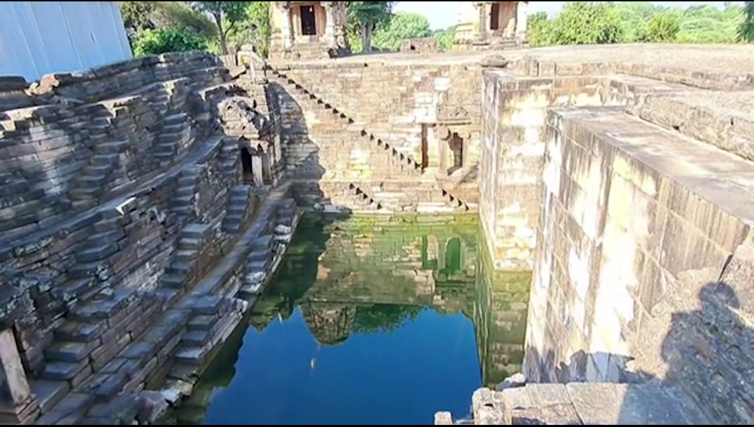 જાણો ગુજરાતમાં ક્યાં આવેલું છે ભારતનું એકમાત્ર પક્ષી મંદિર