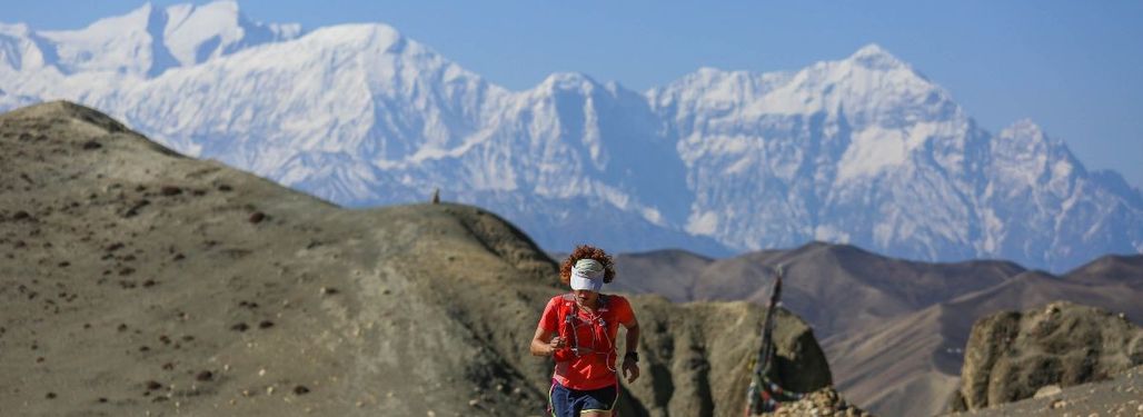 8000m Annaurna forms a backdrop to this race