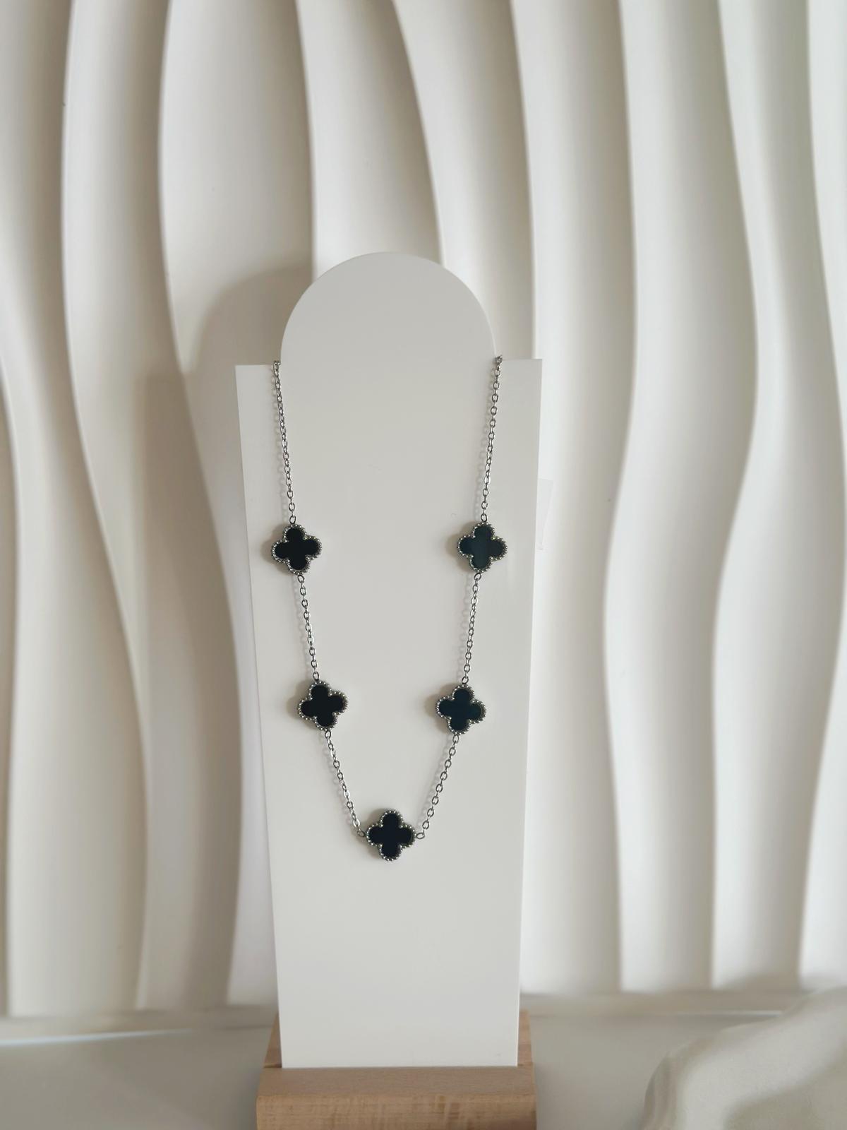 collar trebol negro plateado