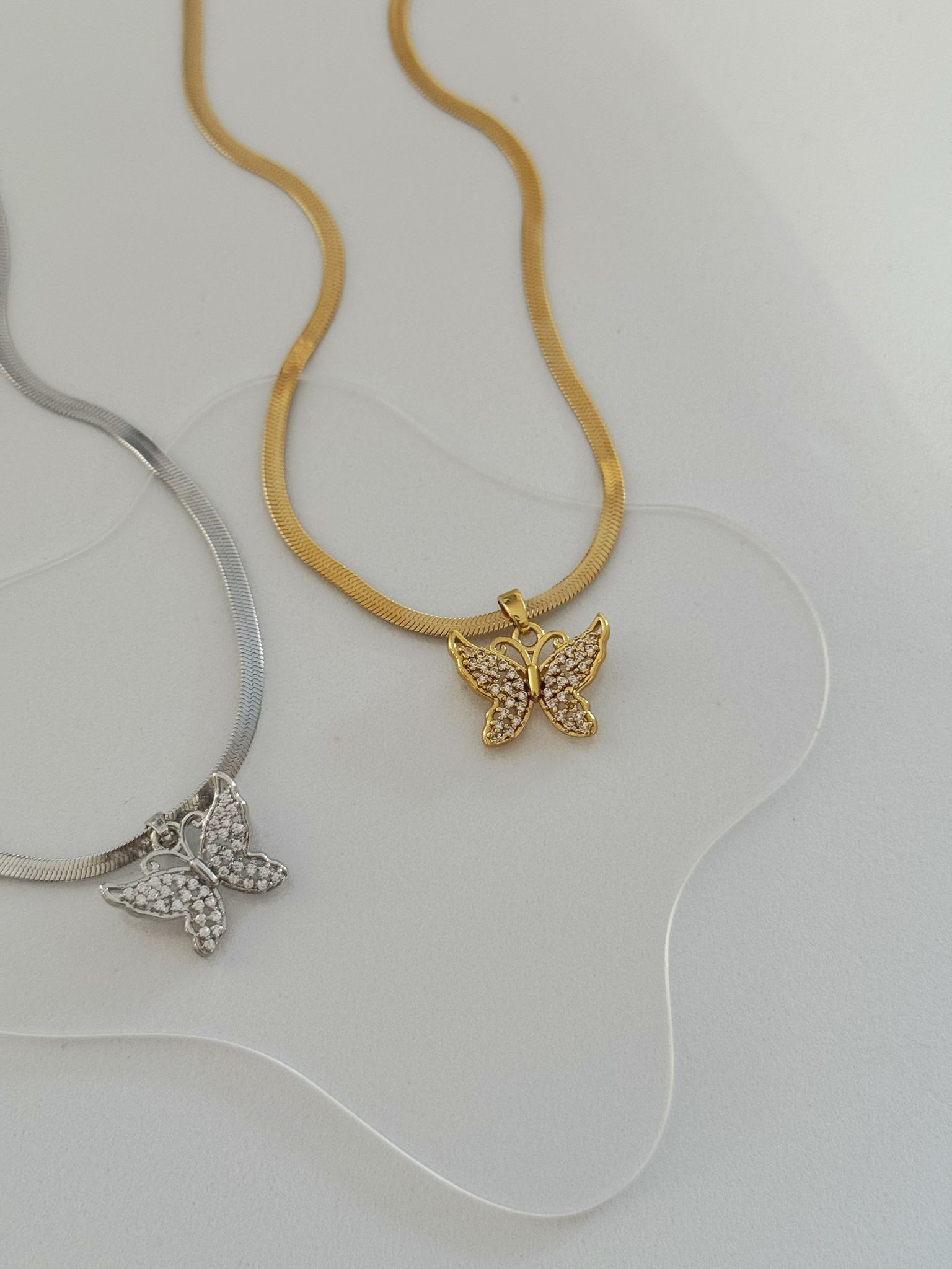collar mariposa - Vista alternativa