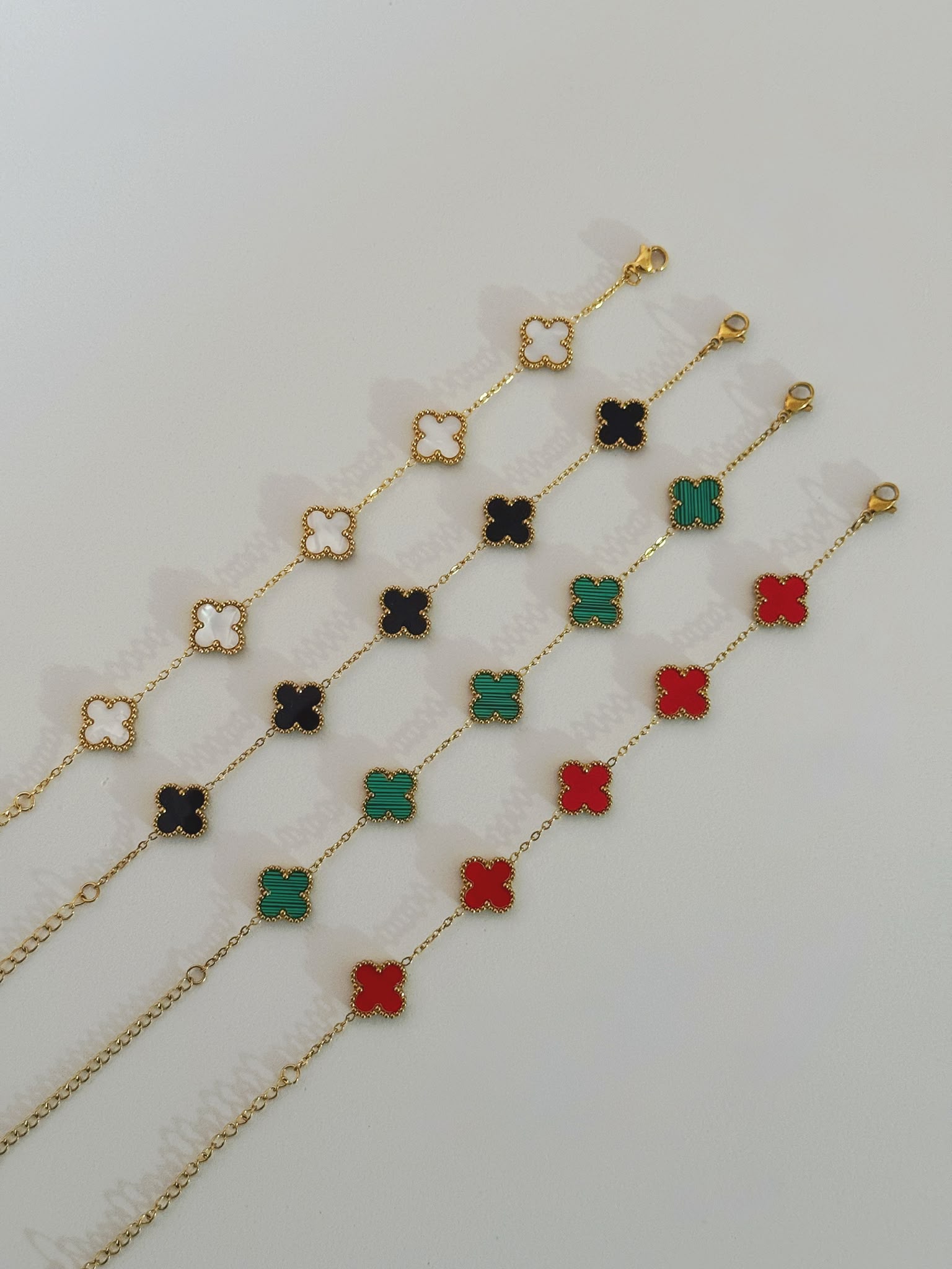 pulsera trebol dorada