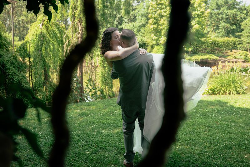 Mariages — Portée dans le parc
