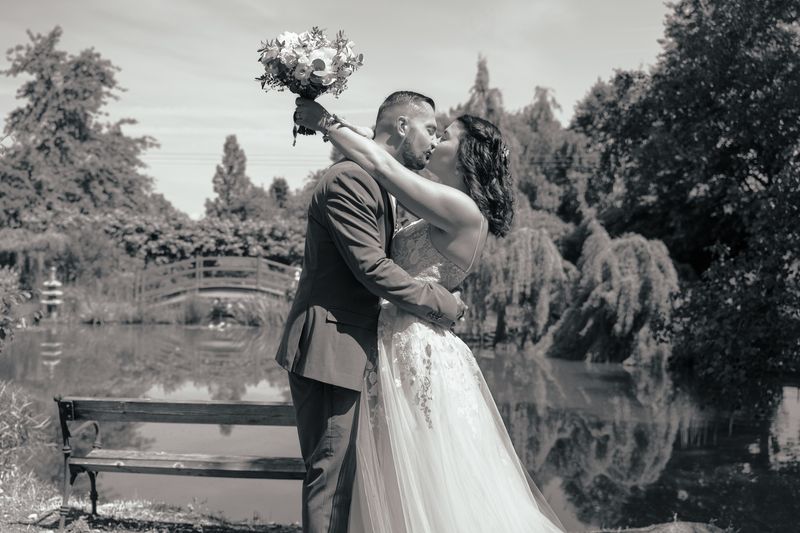 Mariages — Noir et blanc près du pont