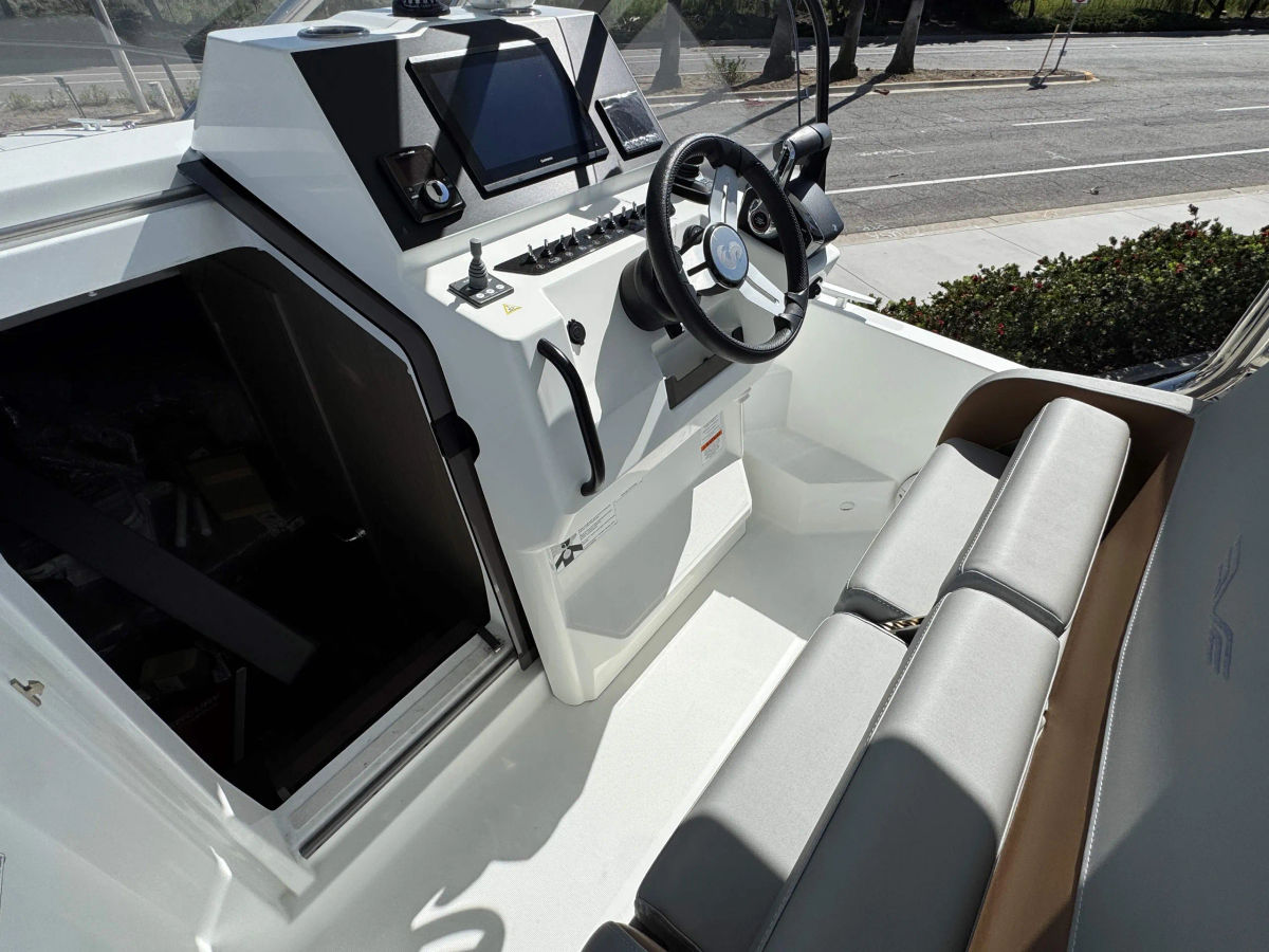 New 2023 Beneteau Powerboat 29ft - The Boat Yard - Marina Del Rey, Marina del Rey CA 12