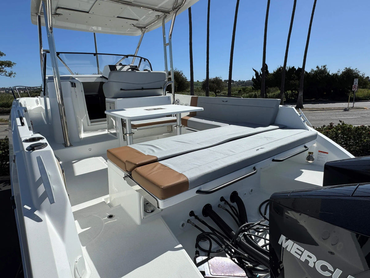 New 2023 Beneteau Powerboat 29ft - The Boat Yard - Marina Del Rey, Marina del Rey CA 13