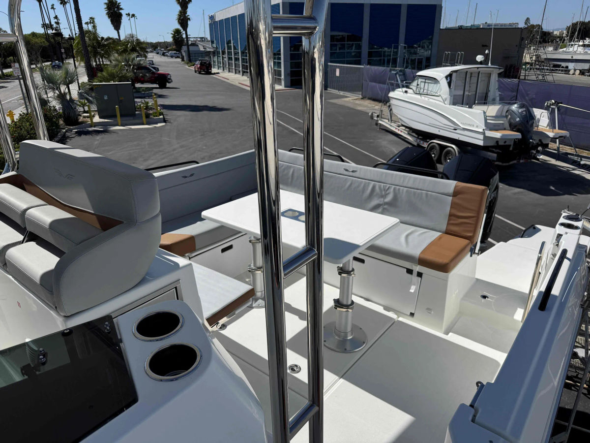New 2023 Beneteau Powerboat 29ft - The Boat Yard - Marina Del Rey, Marina del Rey CA 15