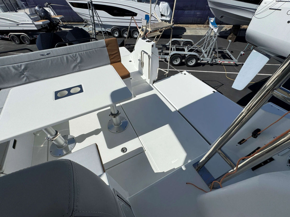 New 2023 Beneteau Powerboat 29ft - The Boat Yard - Marina Del Rey, Marina del Rey CA 18