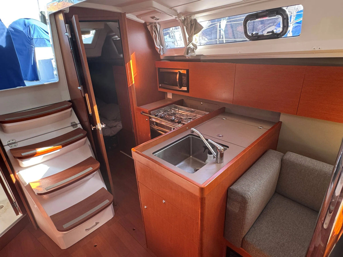 Pre-Owned 2018 Beneteau Monohull 35ft "Viento" - Marina del Rey CA 18