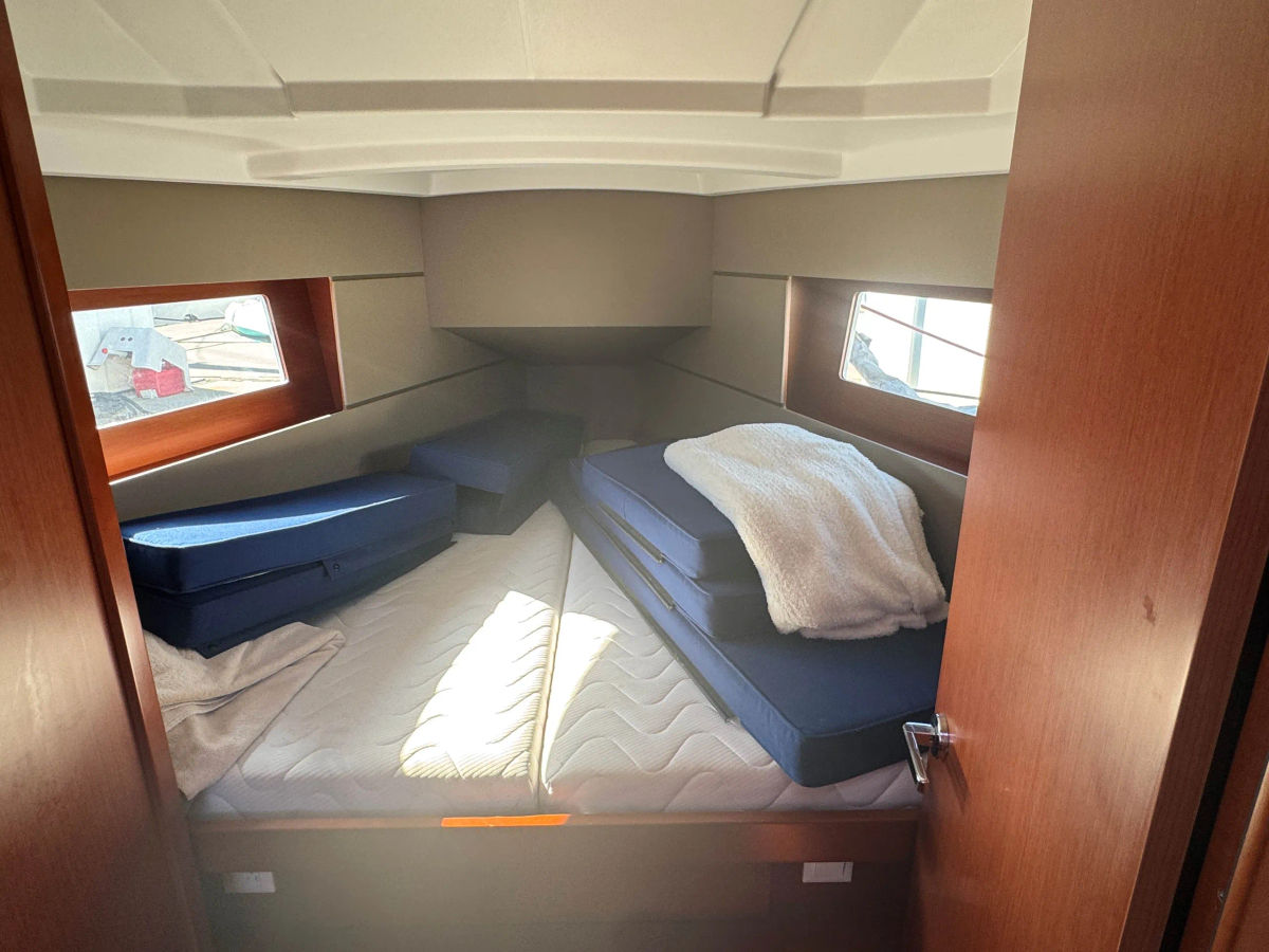 Pre-Owned 2018 Beneteau Monohull 35ft "Viento" - Marina del Rey CA 20