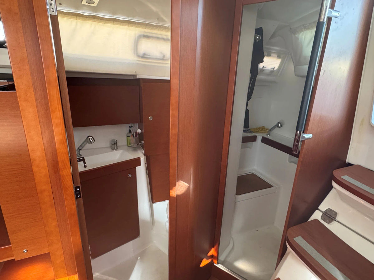 Pre-Owned 2018 Beneteau Monohull 35ft "Viento" - Marina del Rey CA 23
