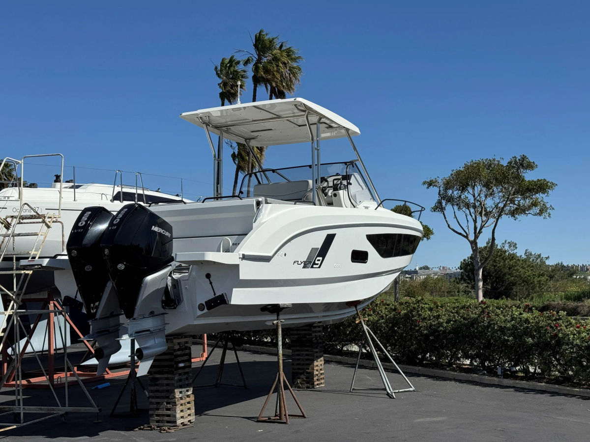 New 2023 Beneteau Powerboat 29ft - The Boat Yard - Marina Del Rey, Marina del Rey CA 3