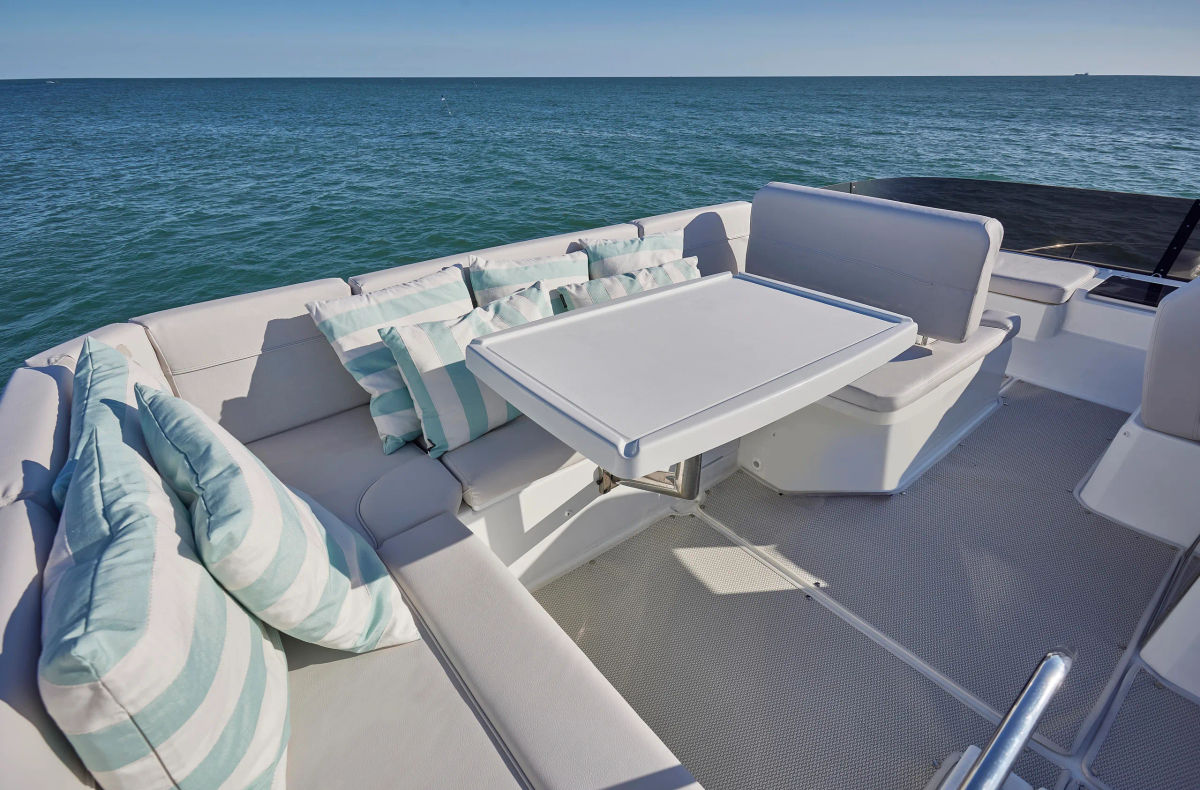 ANTARES 12 FLY IMAGE EXT FLYBRIDGE LOUNGE