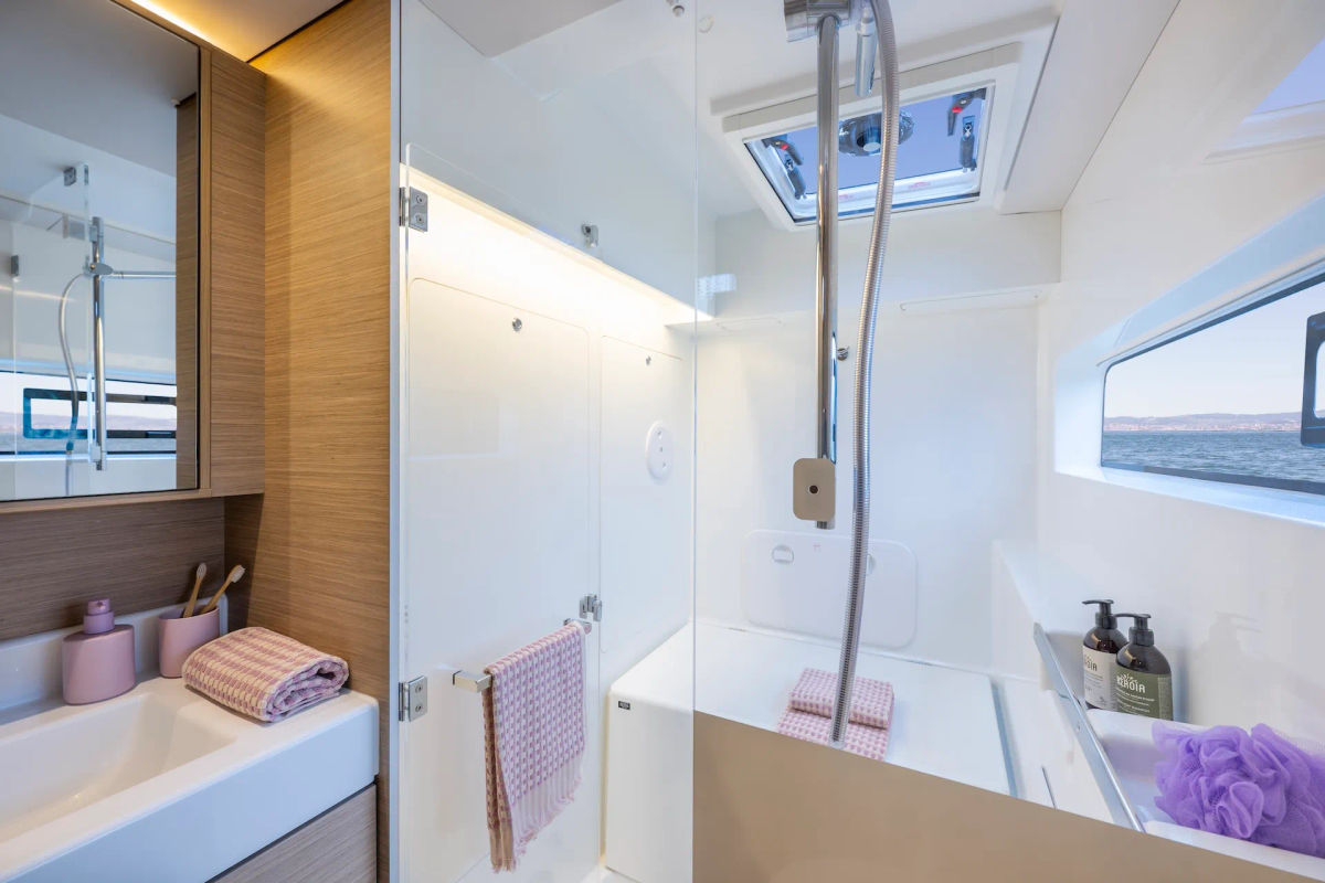 LAGOON 38 INTERIOR (5)
