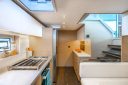 Thumbnail Lagoon60 767.jpg 900px