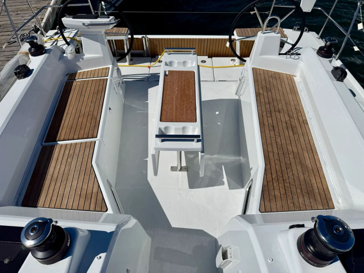 New 2025 Beneteau Monohull 37ft - KKMI Boat Yard, Richmond CA OC37.1 4