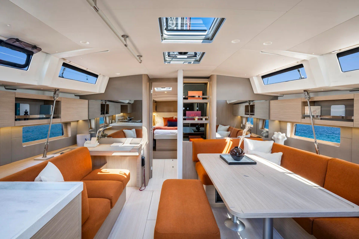 OCEANIS 47 IMAGE INTERIOR (8)