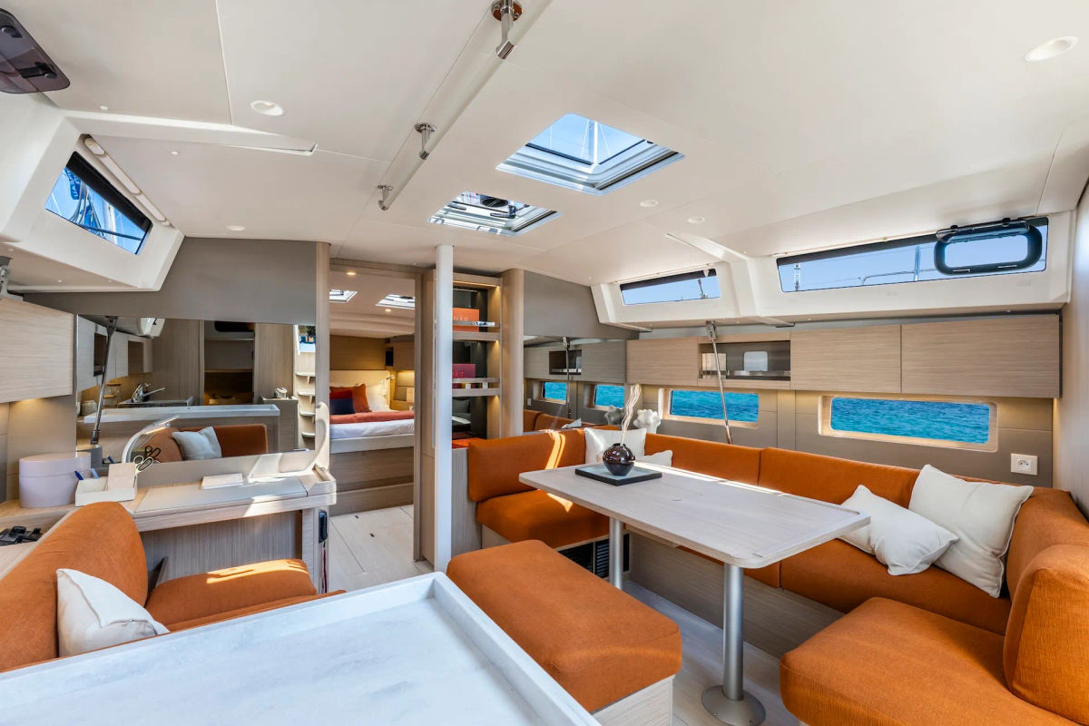 OCEANIS 47 IMAGE INTERIOR