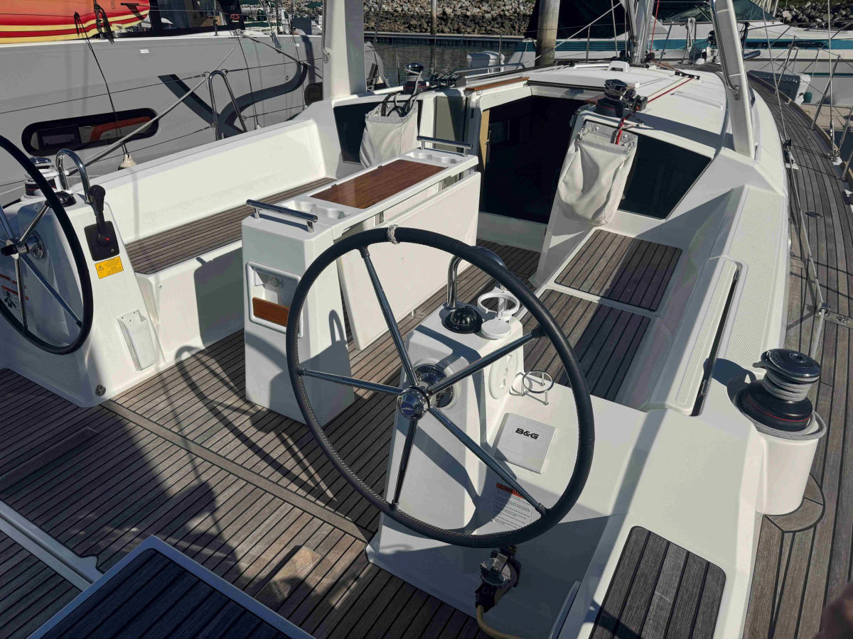 Pre-Owned 2023 Beneteau Monohull 38ft "Cent Anni" - Ventura CA cockpit looking fwd