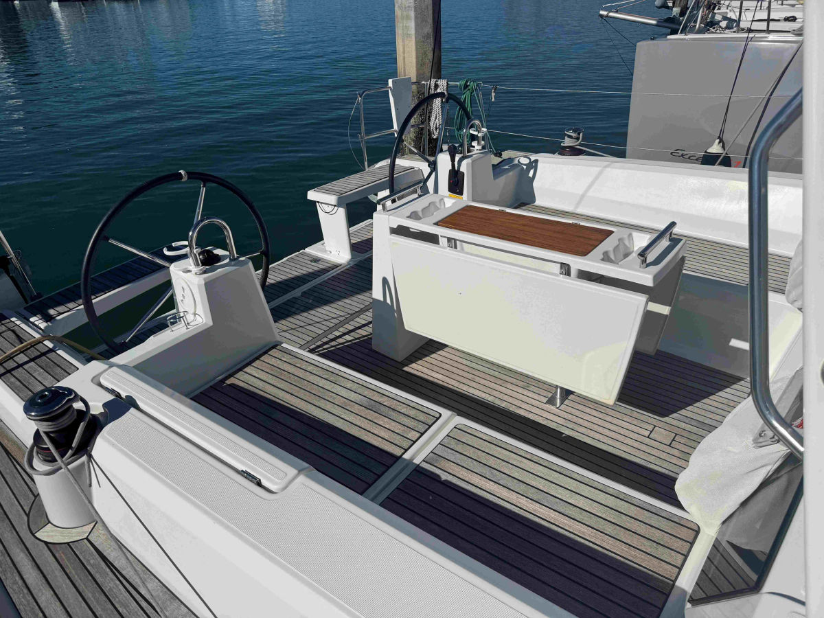 Pre-Owned 2023 Beneteau Monohull 38ft "Cent Anni" - Ventura CA cockpit view