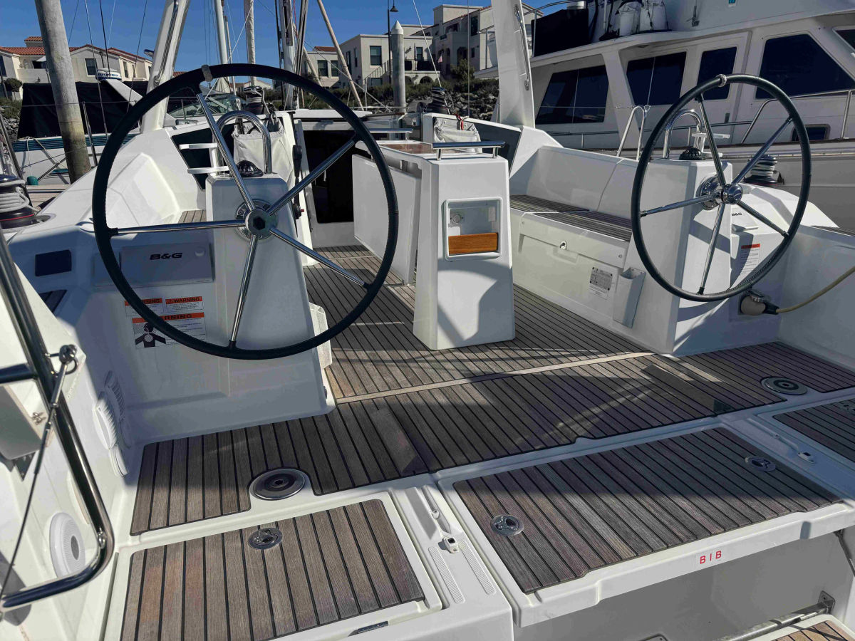 Pre-Owned 2023 Beneteau Monohull 38ft "Cent Anni" - Ventura CA cockpit