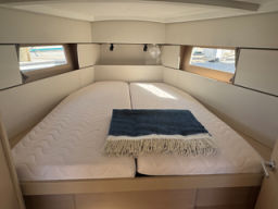 Thumbnail fwd berth