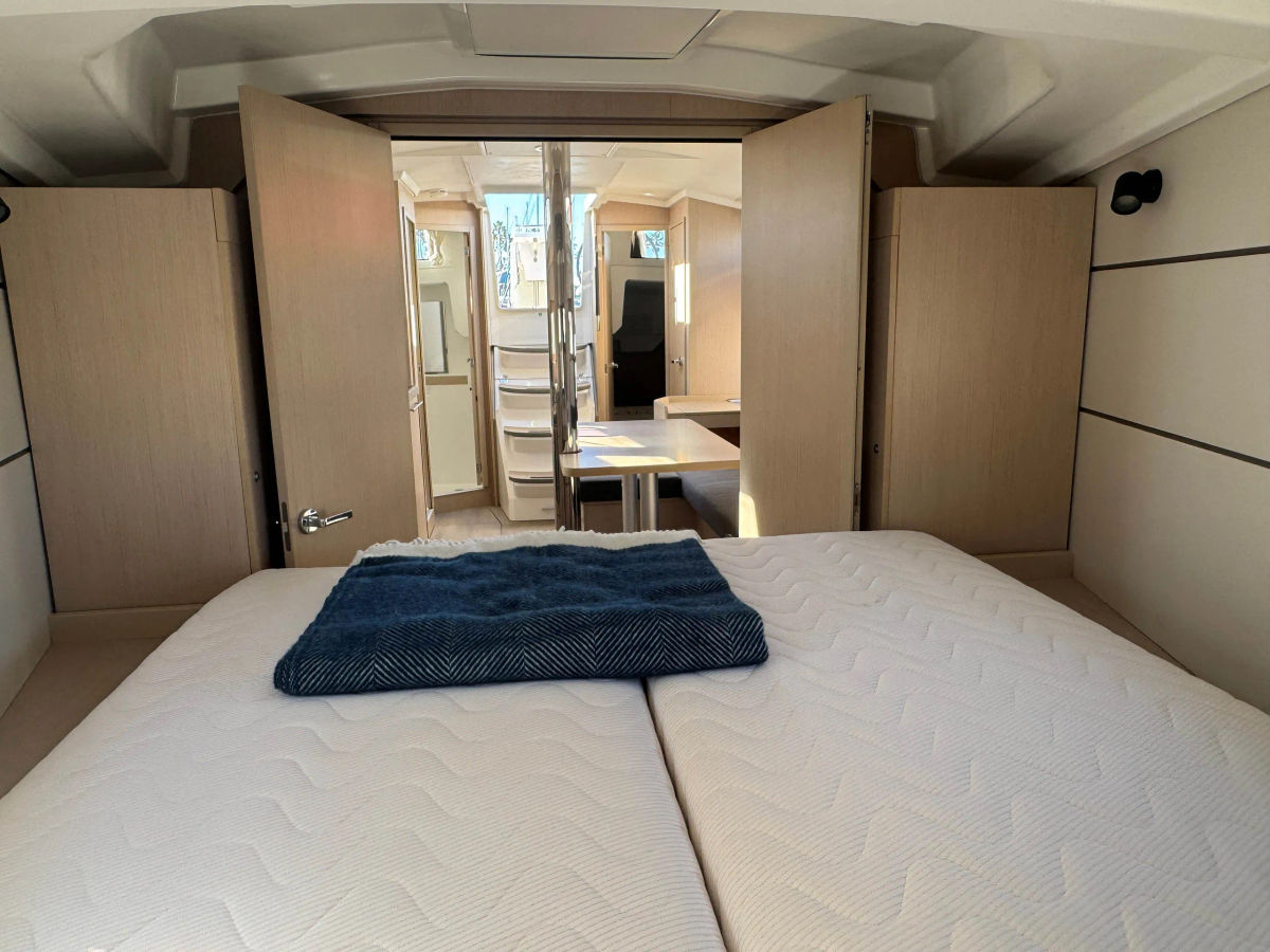 Pre-Owned 2023 Beneteau Monohull 38ft "Cent Anni" - Ventura CA fwd looking aft