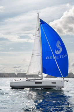 Thumbnail oceanis 37 1 image exterior running 5 h6g8mb