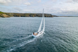 Thumbnail oceanis 37 1 image exterior running iku10t